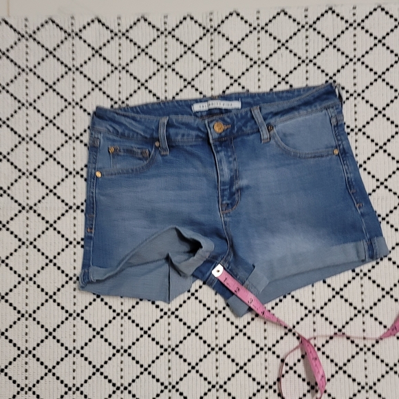 Celebrity Pink Medium Wash Cuffed Denim Shorts - Picture 6 of 7